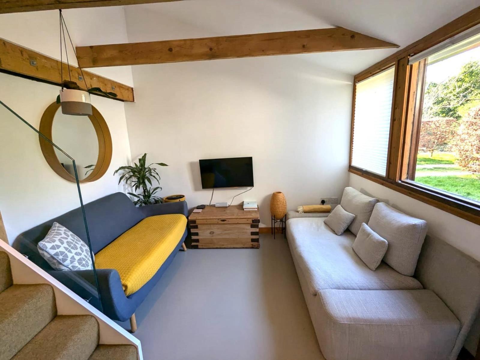Unique & Rural Child Friendly Annexe With Large Gardens, Games & Tennis Court - Chichester Holiday Properties Kültér fotó