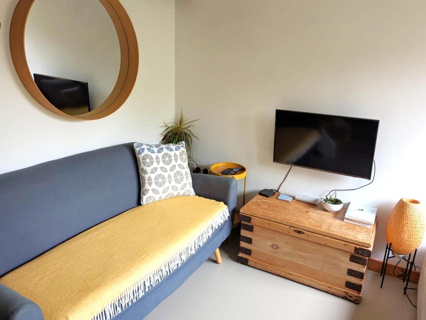Unique & Rural Child Friendly Annexe With Large Gardens, Games & Tennis Court - Chichester Holiday Properties Kültér fotó