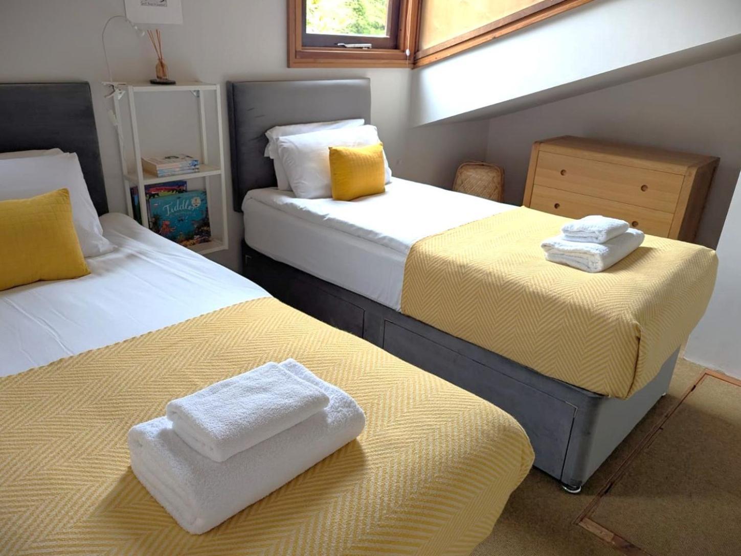 Unique & Rural Child Friendly Annexe With Large Gardens, Games & Tennis Court - Chichester Holiday Properties Kültér fotó