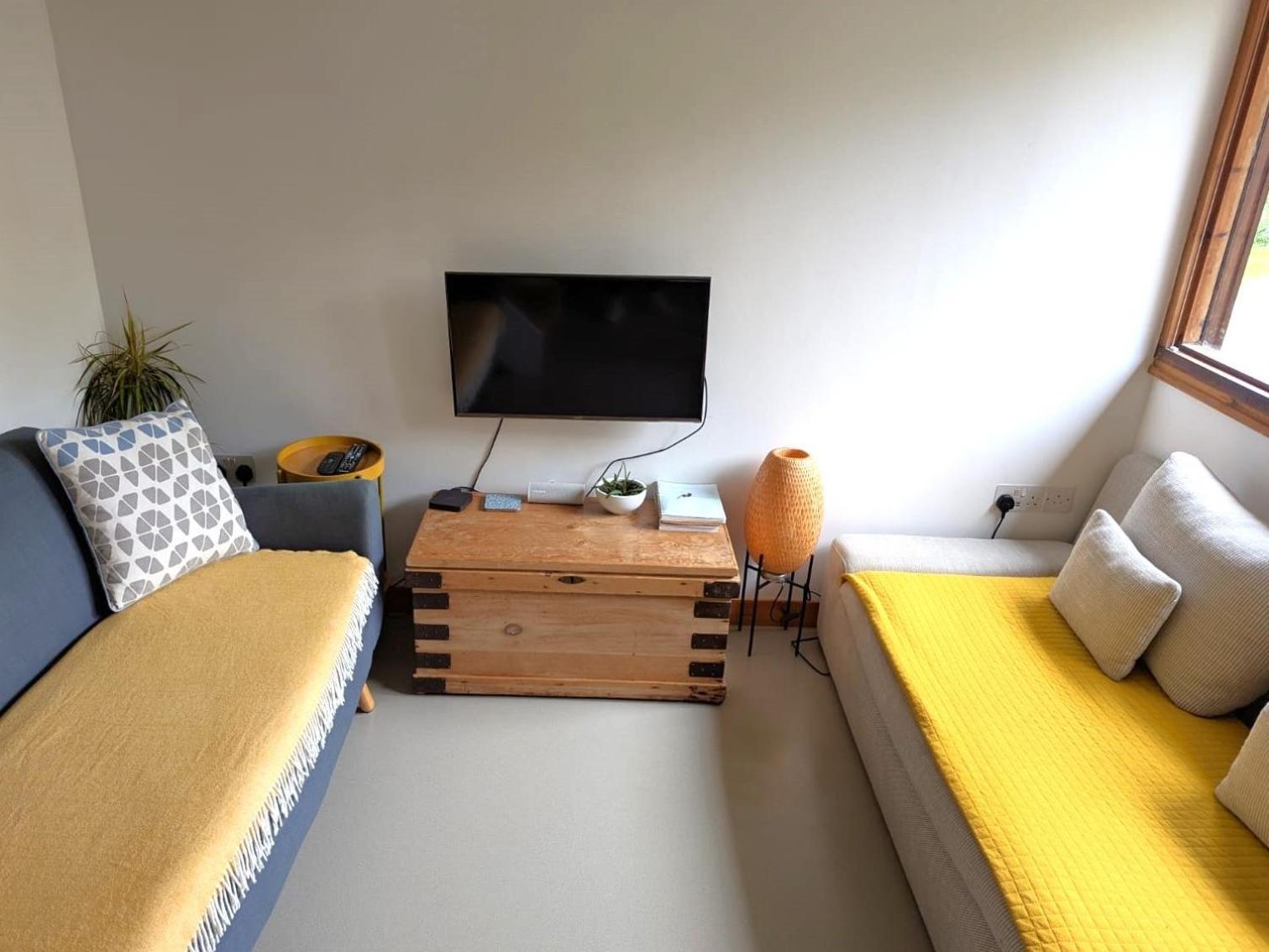 Unique & Rural Child Friendly Annexe With Large Gardens, Games & Tennis Court - Chichester Holiday Properties Kültér fotó